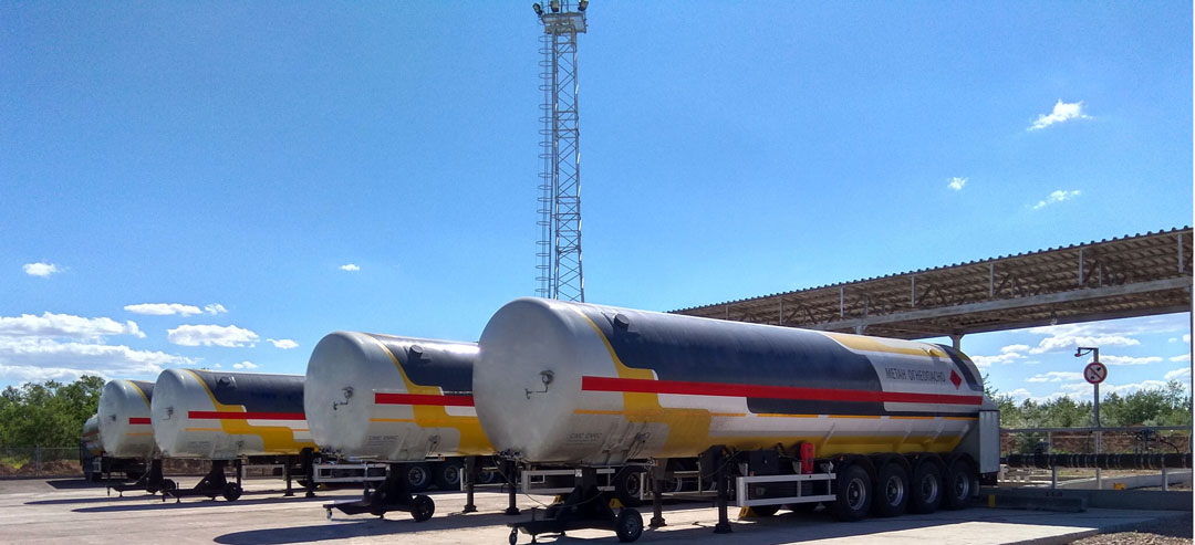What is the capacity of an LNG tanker truck?